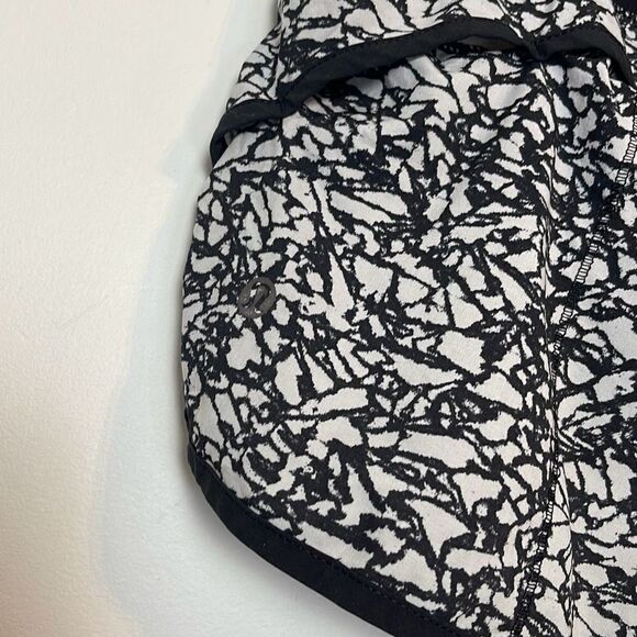 Lululemon Speed Short (2 1/2") 10 - Picture 6 of 8